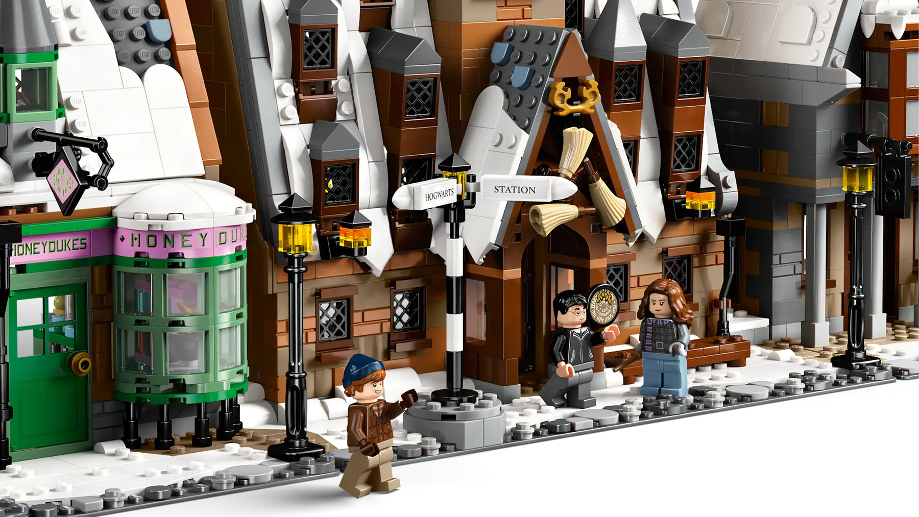 LEGO 76457 HARRY POTTER - HOGSMEADE VILLAGE COLLECTORS EDITION - Image 3