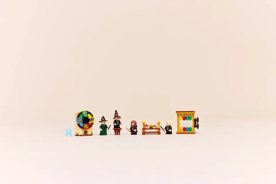 LEGO 76460 HARRY POTTER - HOGWARTS CASTLE SORTING HAT CEREMONY - Image 6