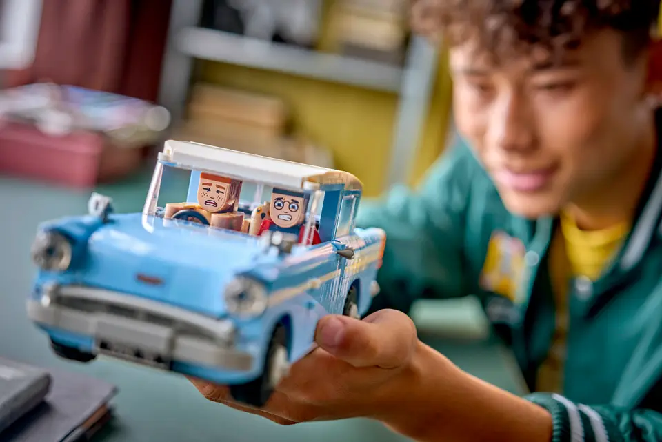 LEGO 76470 HARRY POTTER - ENCHANTED FLYING FORD ANGLIA - Image 7