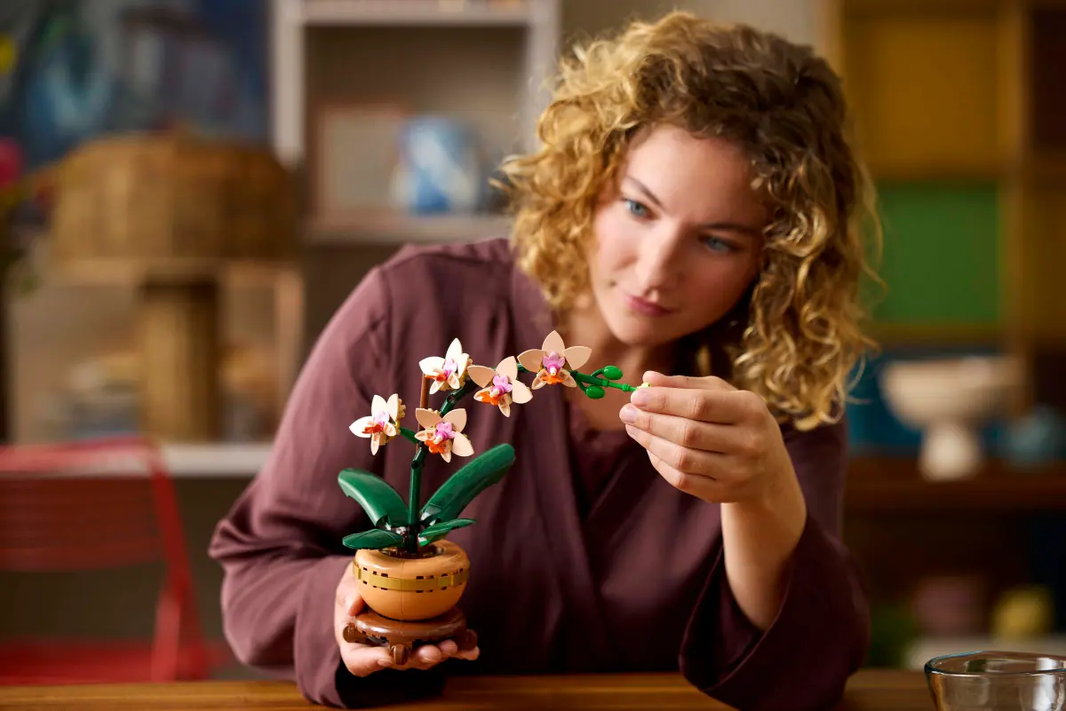 LEGO 10343 ICONS BOTANICALS COLLECTION MINI ORCHID - Image 4