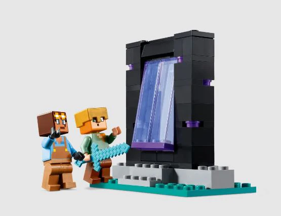 LEGO 21252 MINECRAFT  THE ARMORY - Image 3