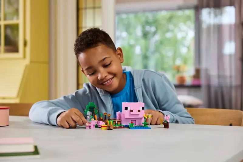 LEGO 21268 MINECRAFT THE BABY PIG HOUSE - Image 6