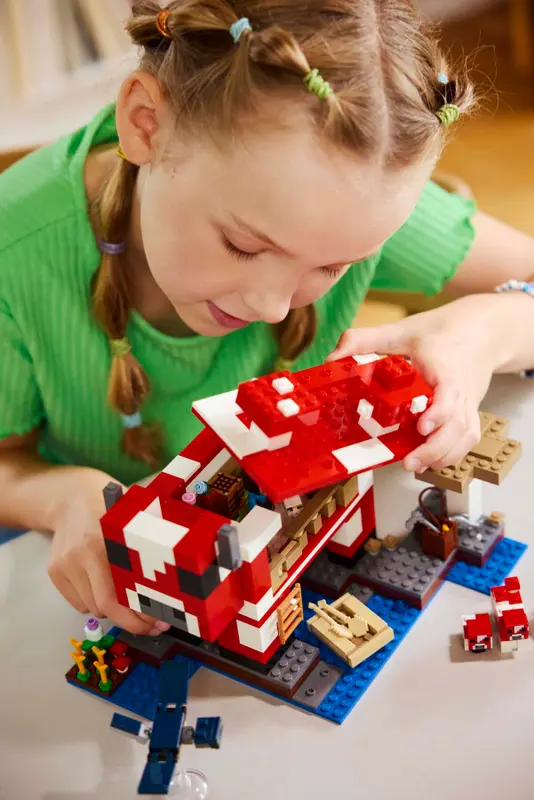 LEGO 21270 MINECRAFT  THE MOOSHROOM HOUSE - Image 7
