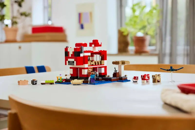 LEGO 21270 MINECRAFT  THE MOOSHROOM HOUSE - Image 8