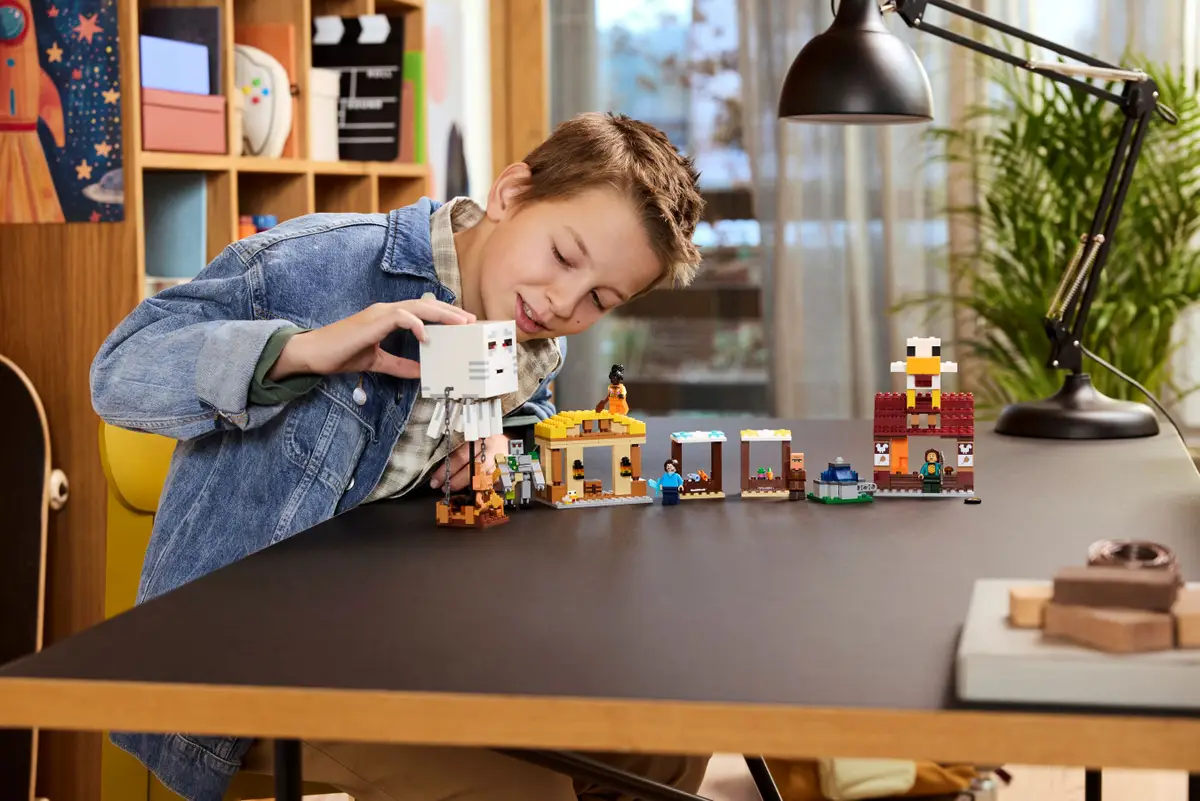 LEGO 21273 MINECRAFT THE GHAST BALLOON VILLAGE ATTACK - Image 8