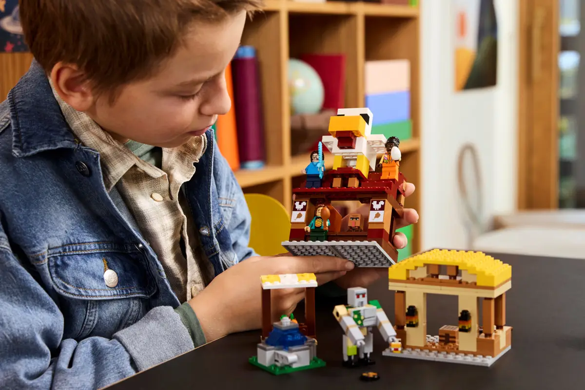 LEGO 21273 MINECRAFT THE GHAST BALLOON VILLAGE ATTACK - Image 9