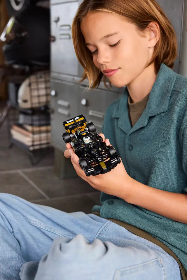LEGO 77252 SPEED CHAMPION - APXGP TEAM RACE CAR FROM F1 THE MOVIE - Image 7