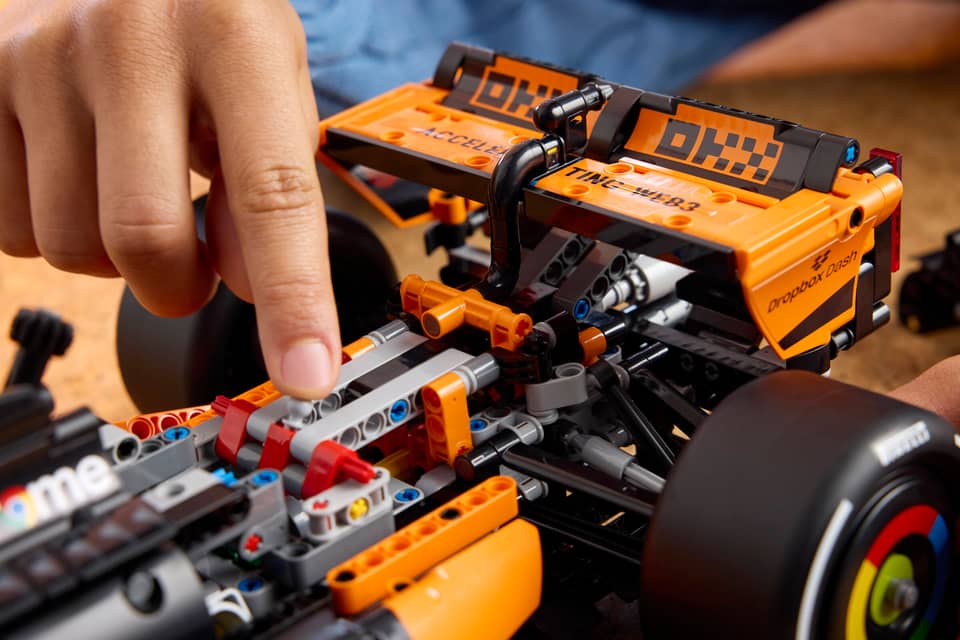 LEGO TECHNIC 42228 - MCLAREN MCL39 F1 CAR - Image 10