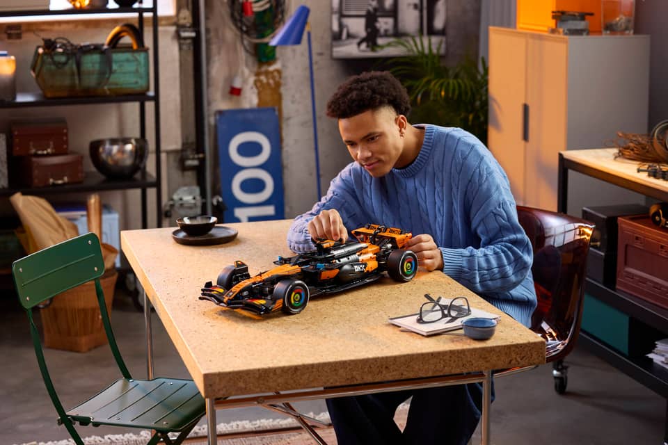 LEGO TECHNIC 42228 - MCLAREN MCL39 F1 CAR - Image 9