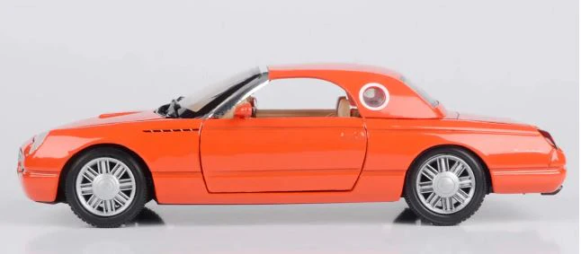 MOTORMAX 1:24 DIECAST MODEL - JAMES BOND 'DIE ANOTHER DAY' (2002) - 2002 FORD THUNDERBIRD - Image 3