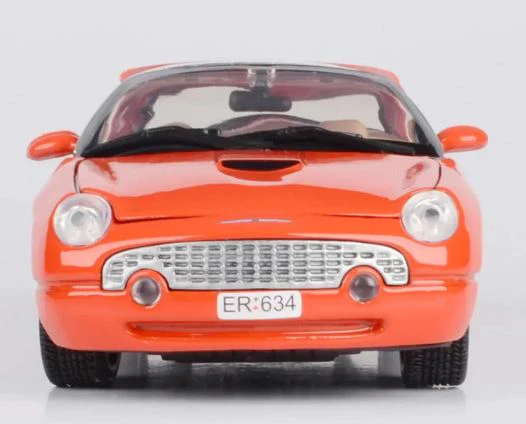 MOTORMAX 1:24 DIECAST MODEL - JAMES BOND 'DIE ANOTHER DAY' (2002) - 2002 FORD THUNDERBIRD - Image 4