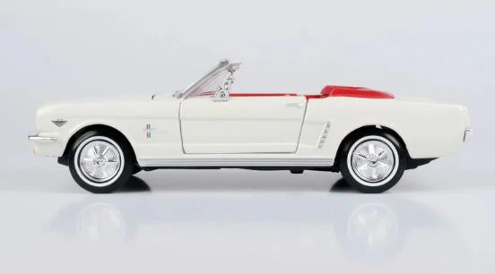 MOTORMAX 1:24 DIECAST MODEL - JAMES BOND 'GOLDFINGER' (1964) - 1964 FORD MUSTANG - Image 2