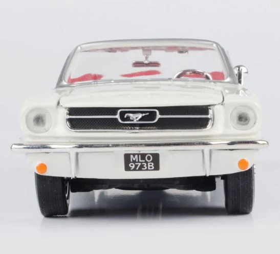 MOTORMAX 1:24 DIECAST MODEL - JAMES BOND 'GOLDFINGER' (1964) - 1964 FORD MUSTANG - Image 3