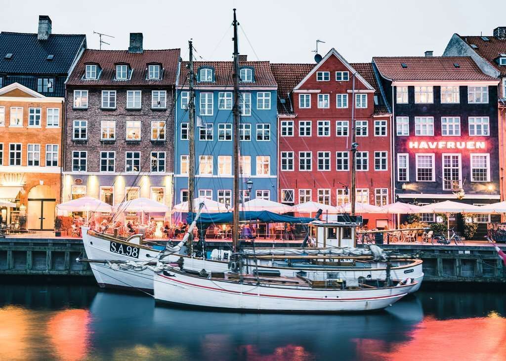 RAVENSBURGER SCANDINAVIAN PLACES - COPENHAGEN DENMARK 1000 PIECE PUZZLE - Image 2