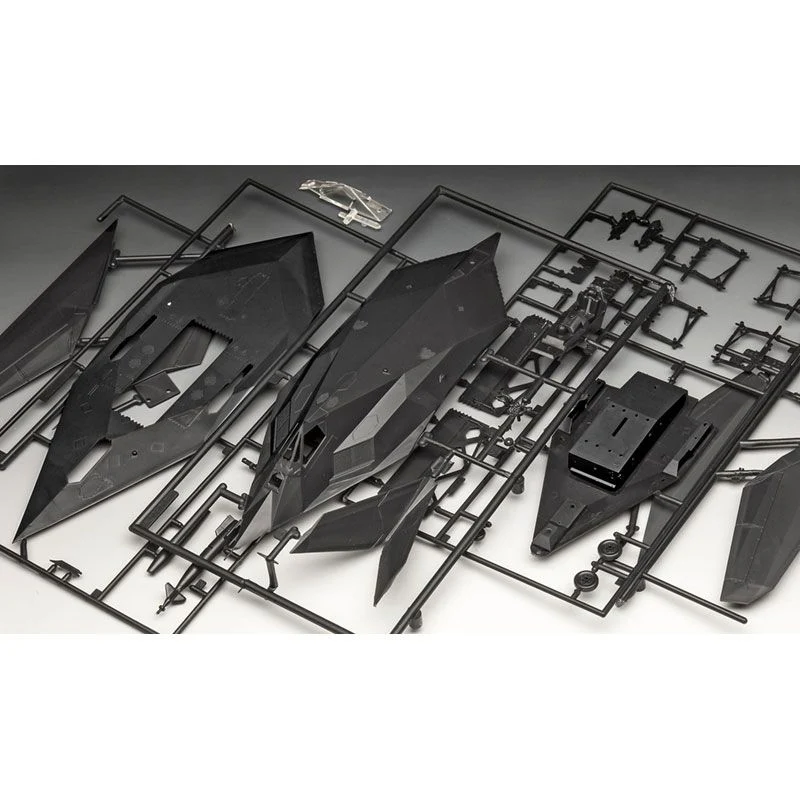 REVELL 1/72 F-117A NIGHTHAWK STEALTH FIGHTER - Image 2