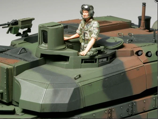 TAMIYA 1/35 FRENCH BATTLE TANK LECLERC SERIES 2 - Image 3