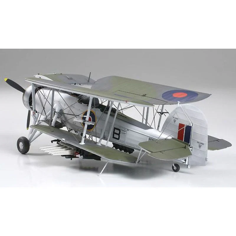 TAMIYA 1/48 SCALE FAIREY SWORDFISH MK.II AIRCRAFT MODEL KIT - Image 2