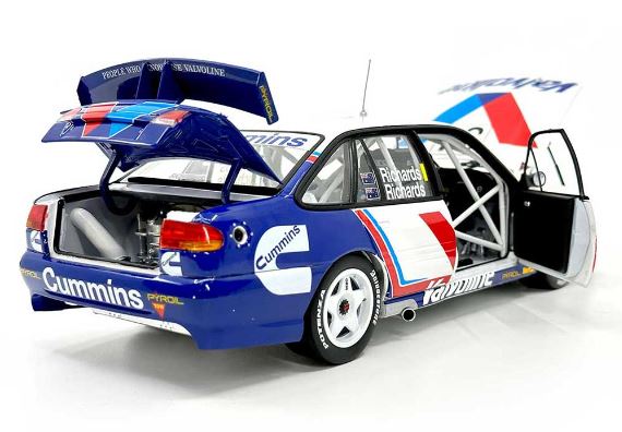 CLASSIC CARLECTABLES 1:18 HOLDEN VS COMMODORE 1997 BATHURST 2ND PLACE NO. 18768 - Image 4